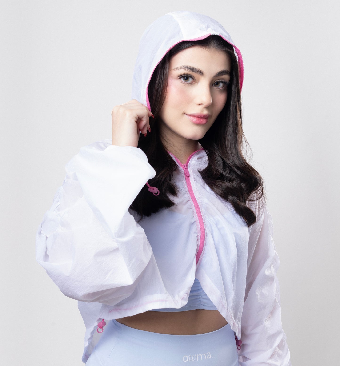 Chamarra rompe vientos, blanco con rosa